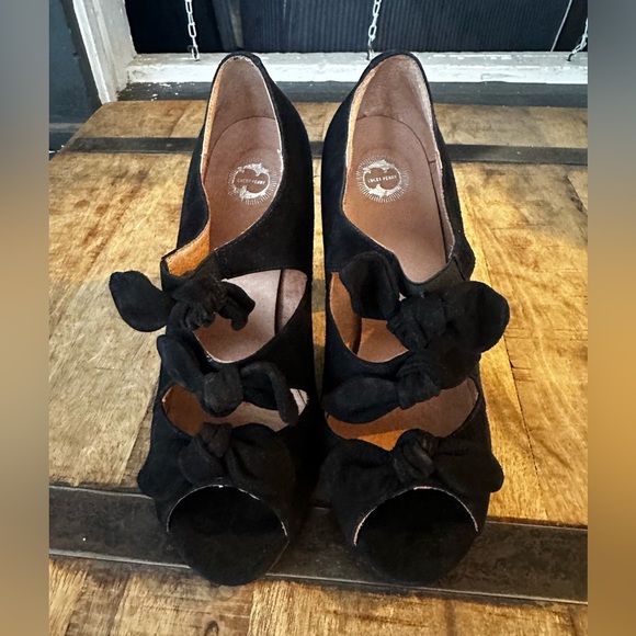Anthropologie Lucky Penny Black Suede Bow Cutout Heels Women’s 8.5 - Picture 7 of 7